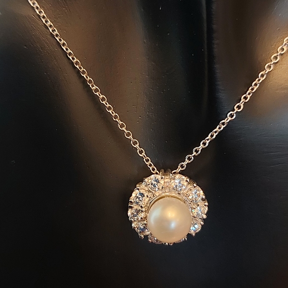 Sterling silver necklace with faux pearl pendant - Picture 1 of 11